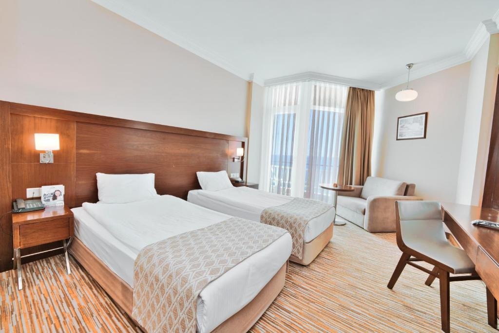 هتل سالامیس بی کونتی